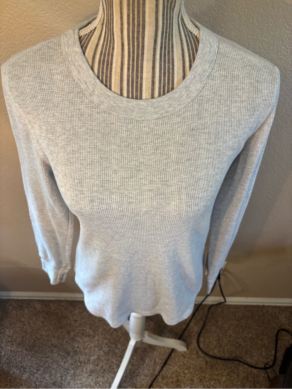 🇺🇸 GAP Thermal Top Lg Heather Light Gray Waffle Knit Long Sleeve Crewneck Cotton - Picture 2 of 12